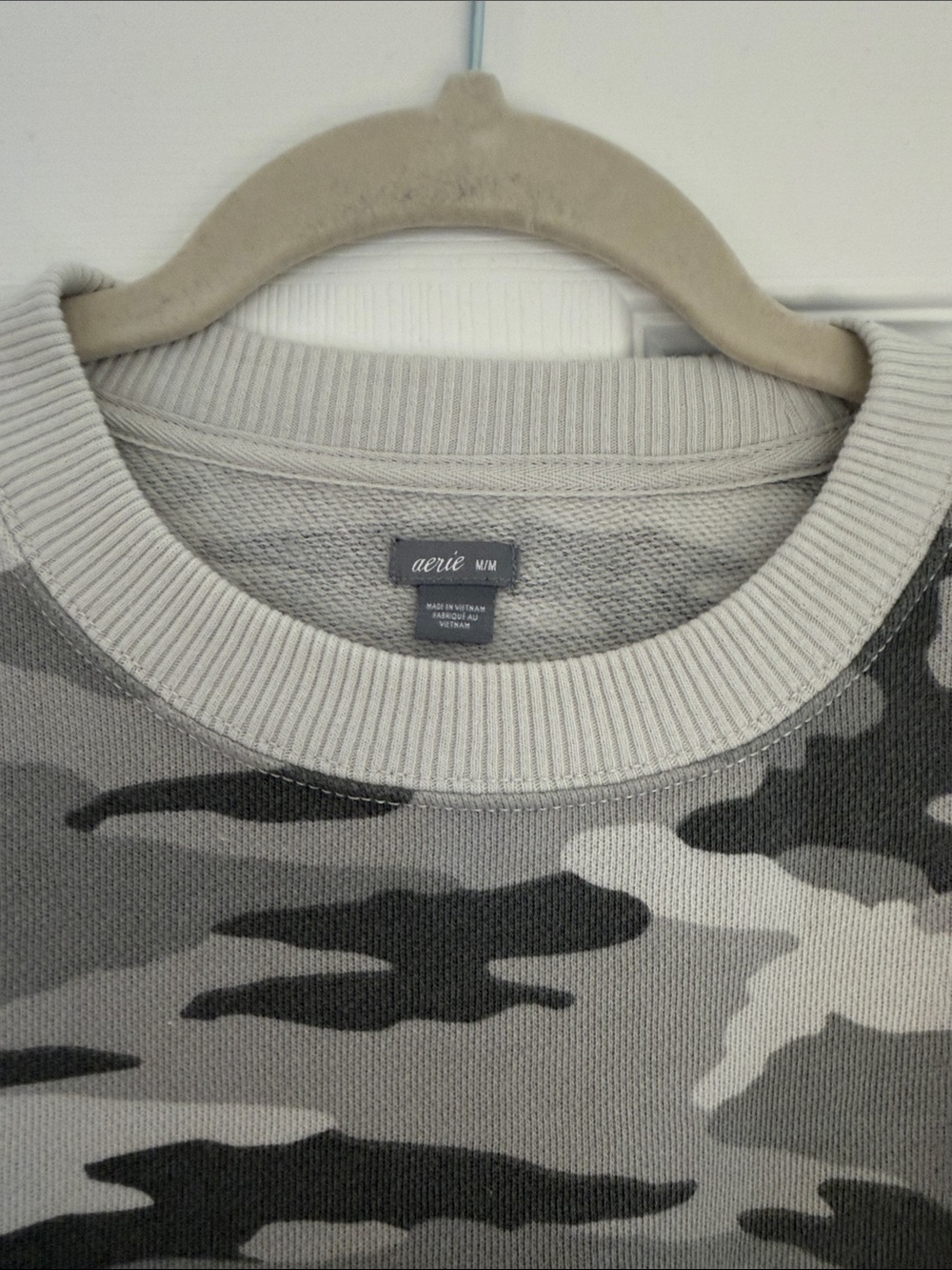 aerie Men's Gray Camo Crewneck Sweater